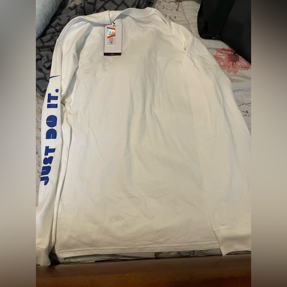 Nike Shirt - Picture 2 of 3